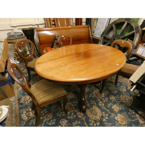 428 - A Victorian oval mahogany tilt top dining table, raised on a tripod base, 140 x 104 cm, together wit... 