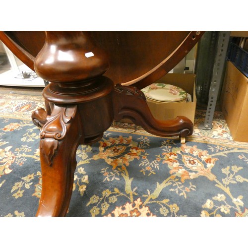 428 - A Victorian oval mahogany tilt top dining table, raised on a tripod base, 140 x 104 cm, together wit... 