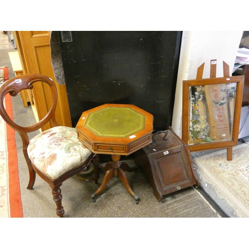 431 - A mahogany balloon back dining chair, a mahogany octagonal occasional table with inset skiver and tw... 