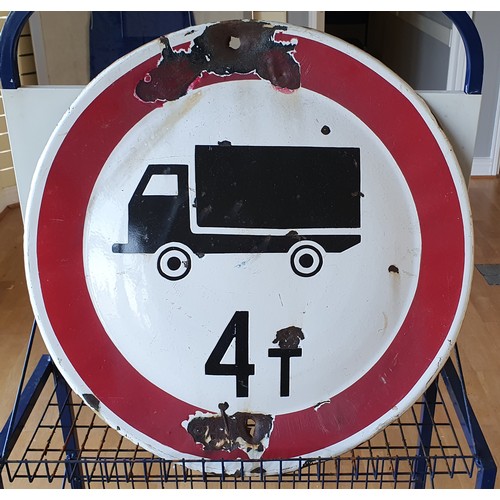 118 - An enamel 4 T lorry pole mounted sign, diameter 60 cm.