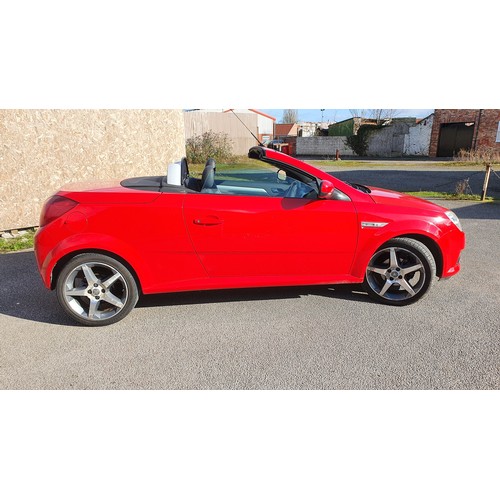 2009 Vauxhall Tigra Convertible Exclusive, 1796 cc. Registration number  SH09 UEB. Chassis number WOL