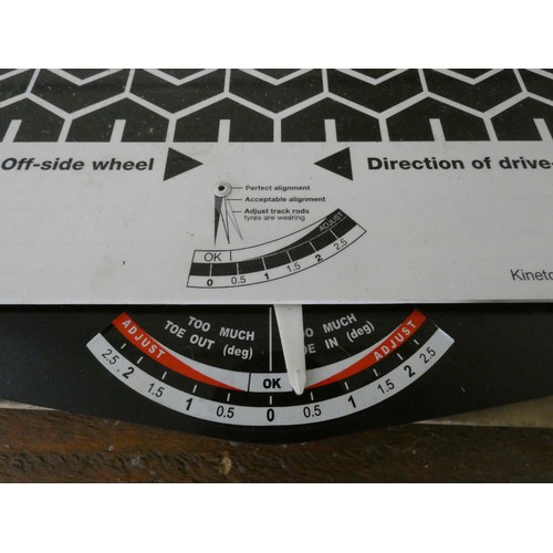 36 - A Gunson Trakrite wheel alignment gauge.