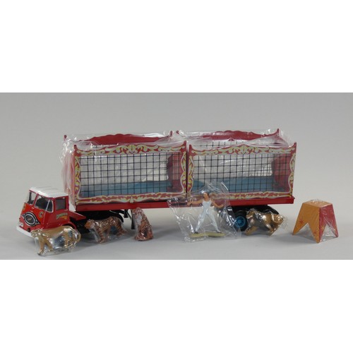 102 - Boxed Corgi classics- Chipperfields Circus, including Foden S21 Articulated tank trailer with hippo ... 