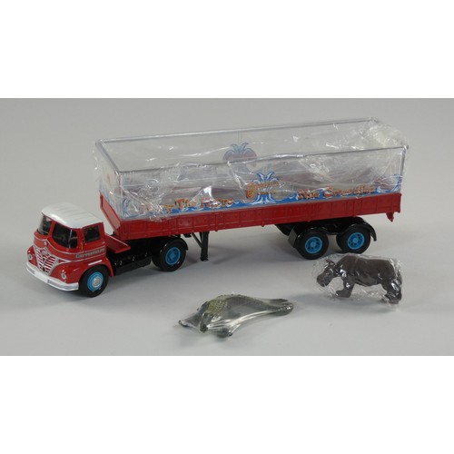 102 - Boxed Corgi classics- Chipperfields Circus, including Foden S21 Articulated tank trailer with hippo ... 