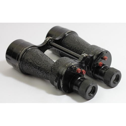 17 - A pair of Ross Prismatic binoculars with a black crackle finish body, marked Bino Prism no.5, mark I... 