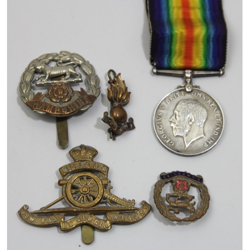 96 - A WWI War Medal, awarded to Pte. W. Raine, City of London Yeomanry, together with three cap badges a... 