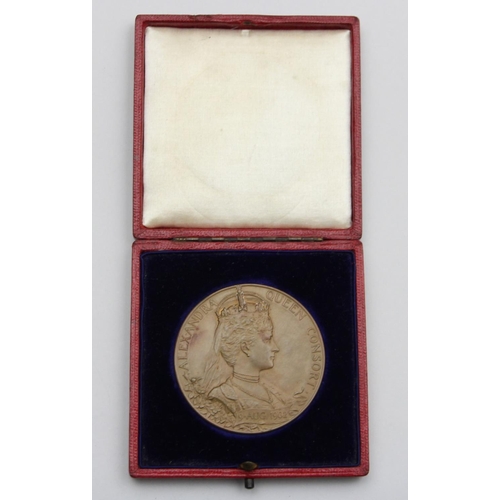 66 - An Edward VII 1902 bronze Coronation medal, case