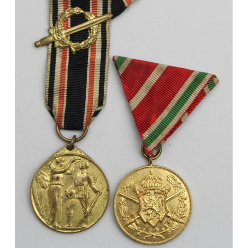 92 - A German WWI Legion of Honour medal, together with a Bulgarian 1915-1918 medal (2).