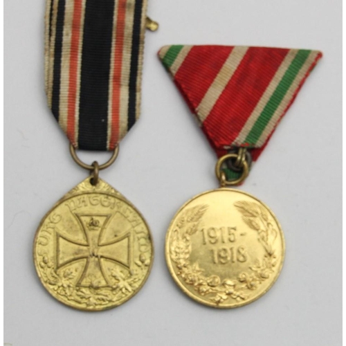 92 - A German WWI Legion of Honour medal, together with a Bulgarian 1915-1918 medal (2).