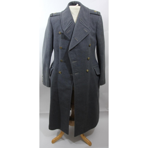 80 - An RAF great coat, 42cm across the shoulders with Volunteer Reserve Training pips, together with a d... 