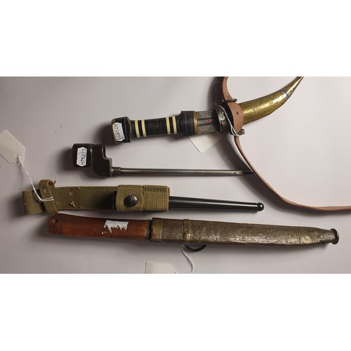 51 - An Arabian dagger, an Asian dagger and a bayonet (3).
