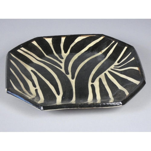 190 - Unknown, a black glazed zebra pattern clay box, height 10 cm, together with two matching plates, dia... 