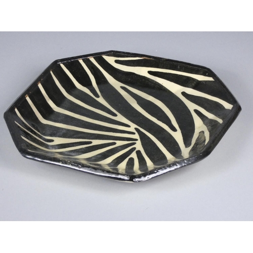 190 - Unknown, a black glazed zebra pattern clay box, height 10 cm, together with two matching plates, dia... 