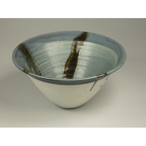 202 - Charles Bound (b.1939), a set of three small bowls with two white bases and brown and green detail, ... 