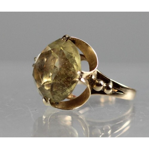 81 - An 18K pale citrine dress ring, claw set with a brilliant cut stone, diameter 16 mm, size K, 7 gms.