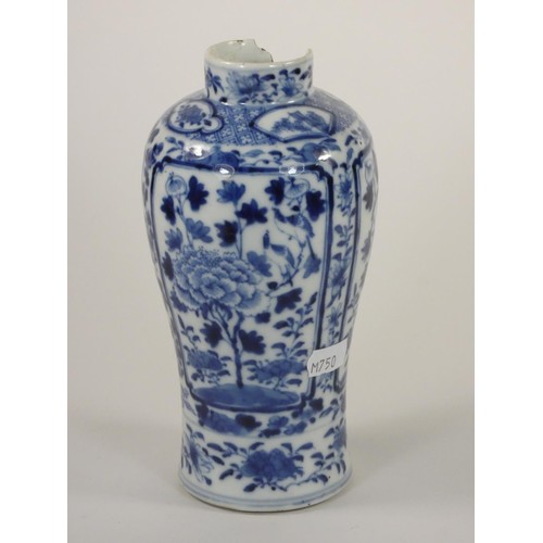 152 - A Qing dynasty Chinese blue and white baluster vase, with six character mark to base, 18 cm together... 