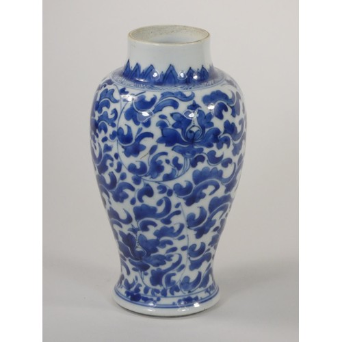 152 - A Qing dynasty Chinese blue and white baluster vase, with six character mark to base, 18 cm together... 