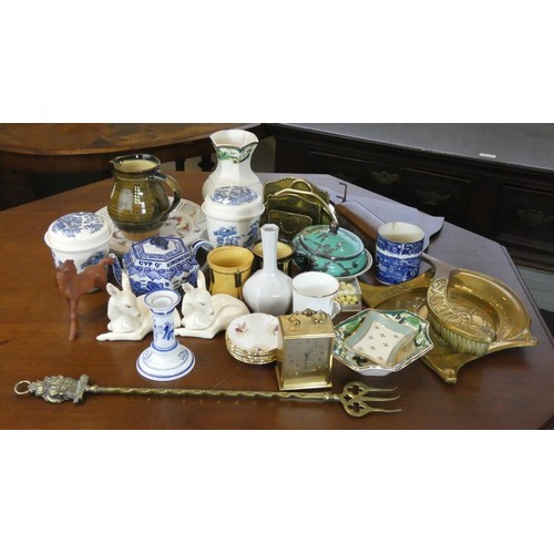 93 - A brass Art Nouveau crumb scoop & brush, a Masons vase and other ceramics.