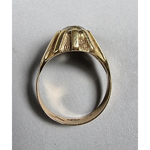 178 - A 9ct gold quartz set ring, size T, 4.4 gms