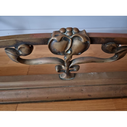 96 - An art nouveau brass fire curb, 140x36 cm