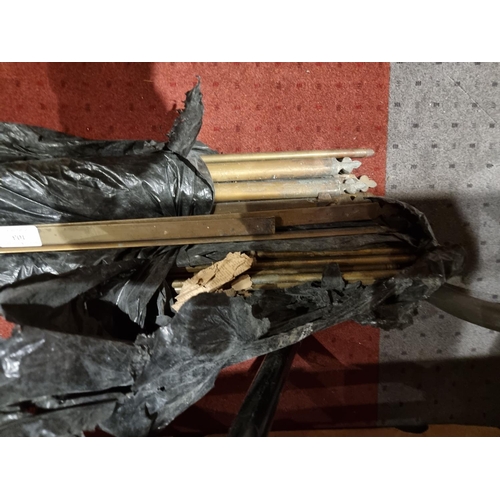 103 - A quantity of brass stair rods