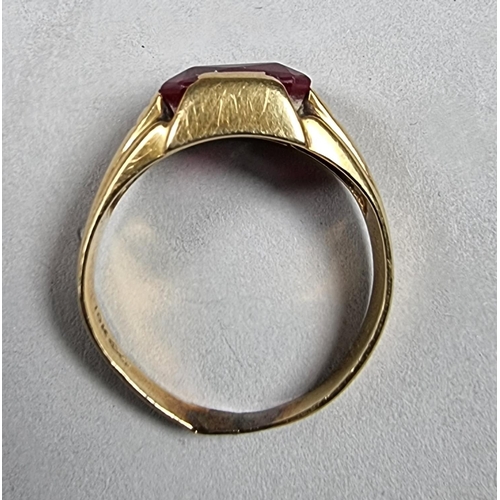 176 - A 10K synthetic ruby dress ring, size S 1/2, 4.7 gm