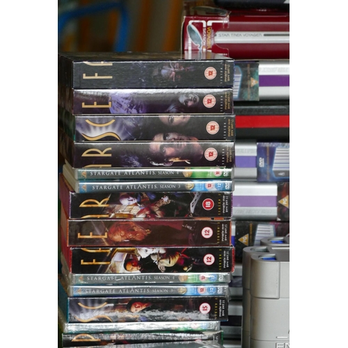 22 - A collection of Sci-Fi memorabilia including- including Star Trek, Stargate dvds and magazines (3)