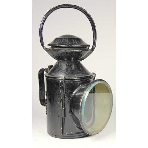 190 - A BR-E 3 aspect hand lamp, complete with burner