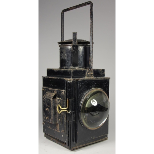 192 - A black B.R. side lamp