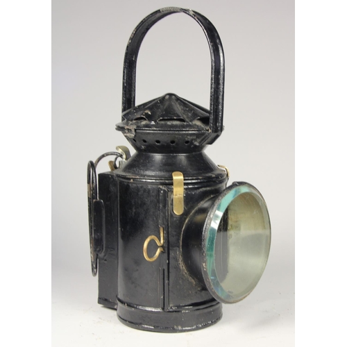 195 - An unmarked 3 aspect hand lamp, possibly S.R, complete with S.R burner