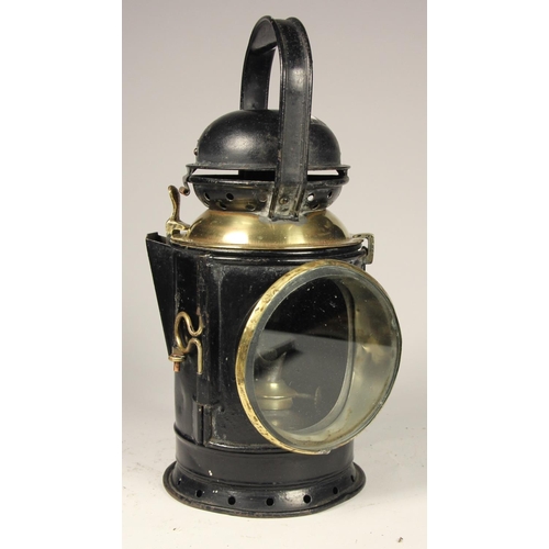 200 - A G.W.R 3 aspect handlamp, complete with burner and glasses