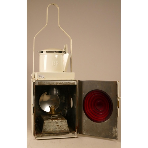 224 - An unused B.R. tail lamp with burner