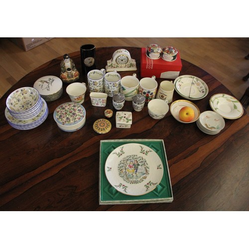 41 - A Minton Haddon Hall part dinner service, various Appleton Studio pottery, Portmerion pottery and ot... 