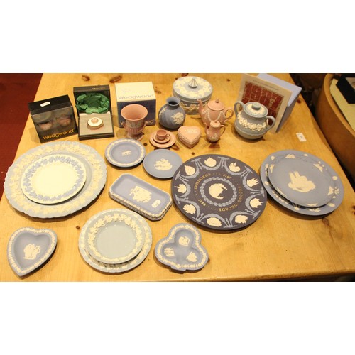 56 - A collection of Wedgewood pottery to include- Japserware, Embossed Queensware together with a Claric... 