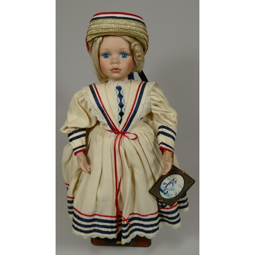 A collection of 8 dolls to include, boxed Alberon porcelain dolls