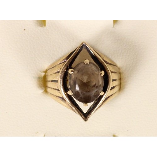 86 - A 9ct gold and smokey quartz dress ring, L, 5.1gm