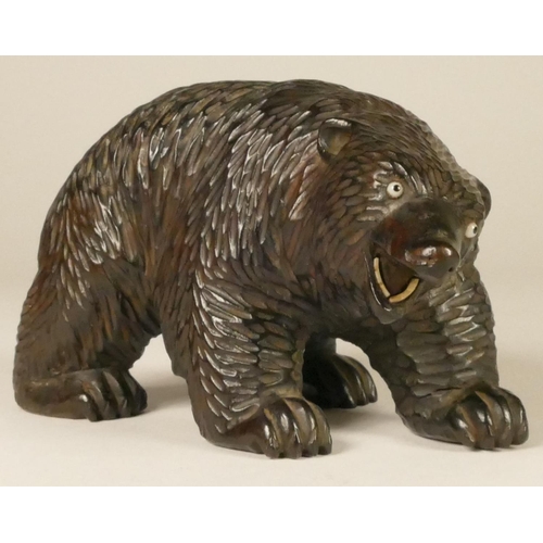 165 - Three Black Forest soft wood bears, comprising of two adults and a cub (3)