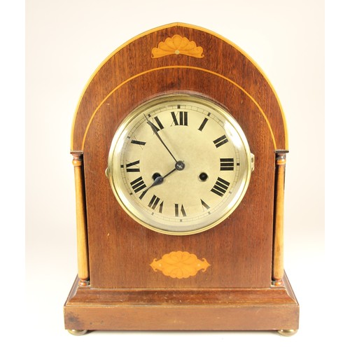 225 - An Edwardian mahogany mantle clock, with boxwood inlaid decoration, pendulum, 39 x 30 x 16 cm