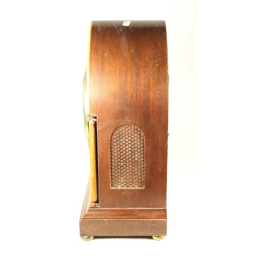 225 - An Edwardian mahogany mantle clock, with boxwood inlaid decoration, pendulum, 39 x 30 x 16 cm