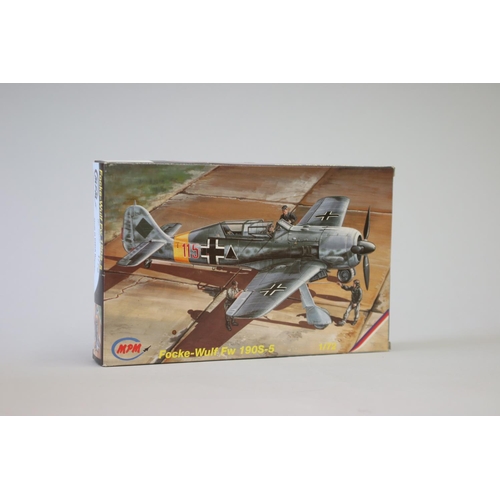 106 - Eight MPM aircraft 1/72 model kits, to include : 

Messerschmitt ME 262 A-a/U2
Focke-Wulf Fw 190 V1
... 