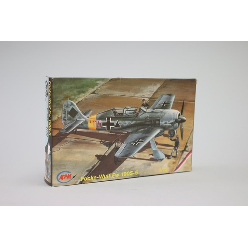 106 - Eight MPM aircraft 1/72 model kits, to include : 

Messerschmitt ME 262 A-a/U2
Focke-Wulf Fw 190 V1
... 