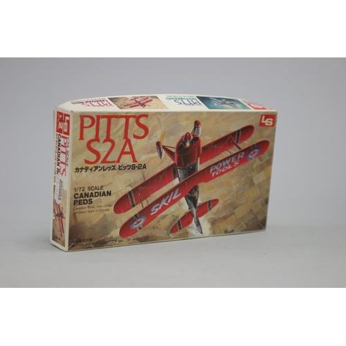 Five LS aircraft 1/72 model kits, to include : Pitts S2A Rothmans