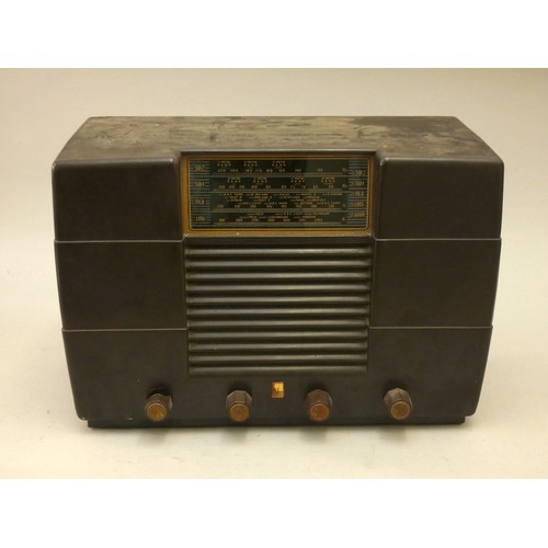 194 - A Philco Bakelite valve radio, believed to be a model A547B, early 20th century