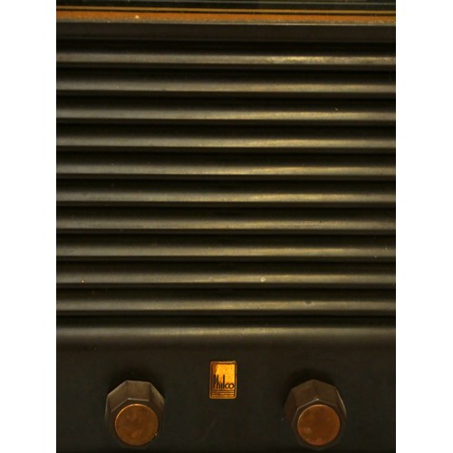 194 - A Philco Bakelite valve radio, believed to be a model A547B, early 20th century