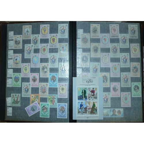 306 - A large collection of stamps, to include albums and stockbooks, and hundreds of loose (7)