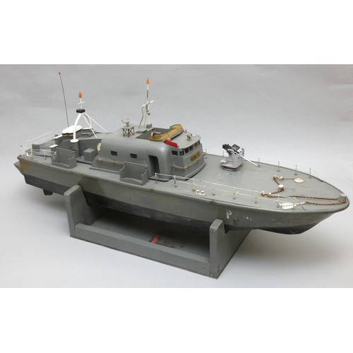 371 - A Vosper Perkasa P150 static model, 93cm, and two other static model boats, 90cm and 61cm (3).