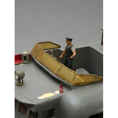 371 - A Vosper Perkasa P150 static model, 93cm, and two other static model boats, 90cm and 61cm (3).