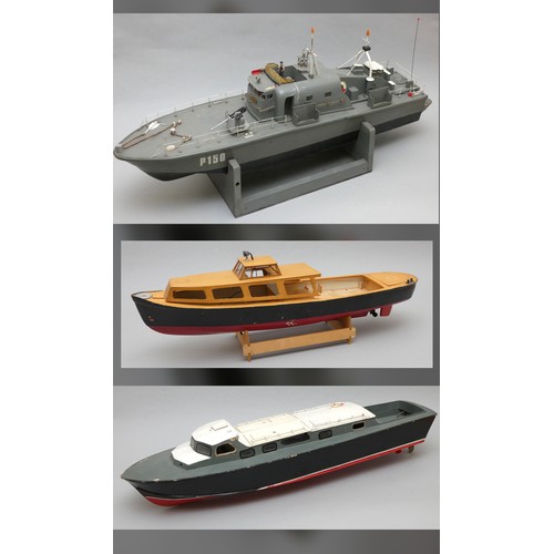 371 - A Vosper Perkasa P150 static model, 93cm, and two other static model boats, 90cm and 61cm (3).