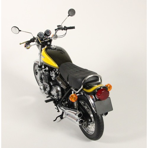 59 - Minichamps 1;6 scale die cast Classic Bike series, Kawasaki 900 Z1, 1973 with yellow tank, original ... 