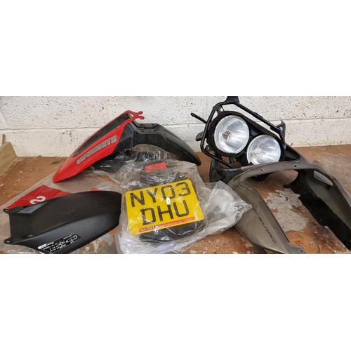 170 - A Suzuki GSXR rear panel, other panels, a twin headlamps unit, and a Kawasaki radiator, part 39061-0... 